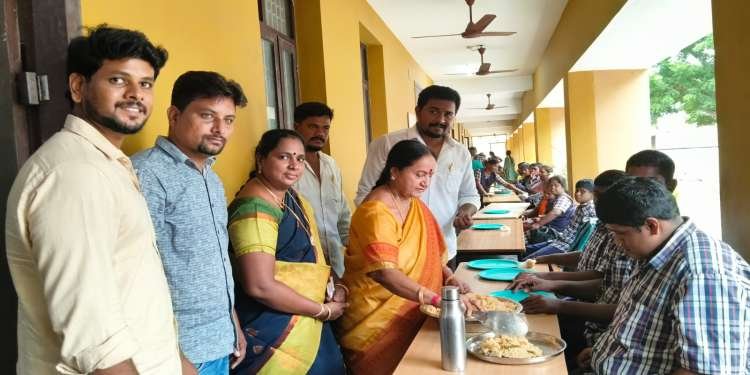 Food Donation at Vishwash Ashram 